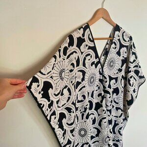 Natori Kaftan Cacoon Resortwear Dress in Black and White Floral, Size: XS